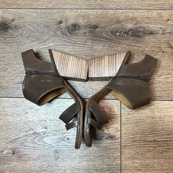 Coclico Brown Leather Strappy Sandals with Block Heel Size 38/7.5 - Picture 4 of 9